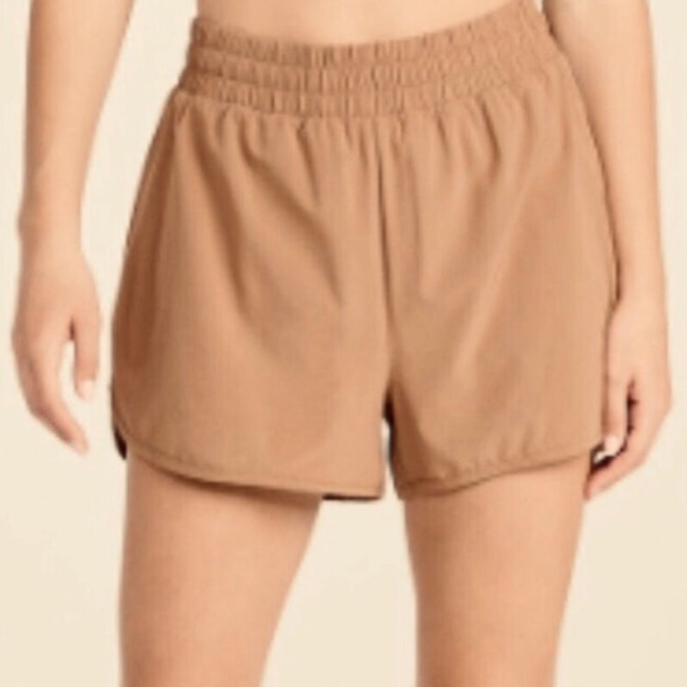 NWT Beyond Yoga Stretch Woven Stride Shorts